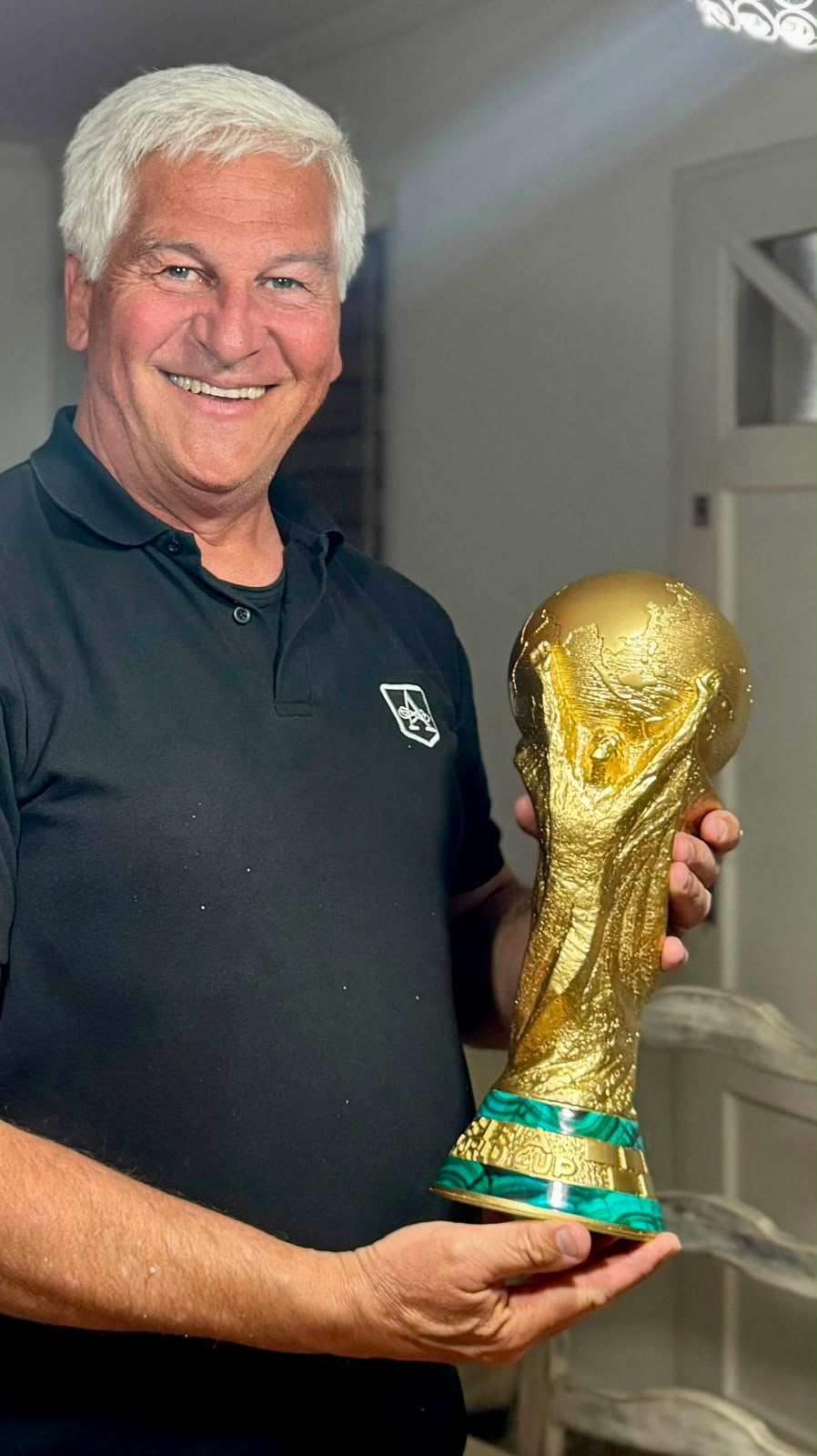 Cliente real con su Copa del Mundo